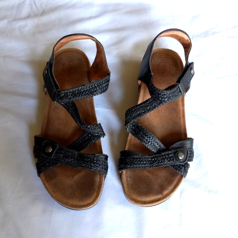 B32 TAOS Julia black woven criss cross cork wedge sandals (US 10-10.5) (41 EUR)
